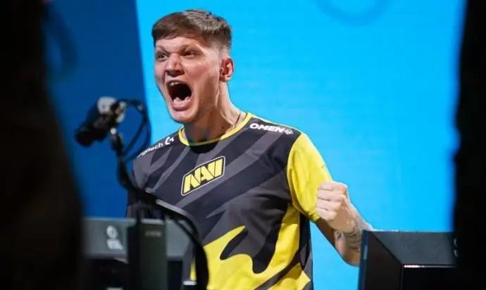 EDward Gaming 官方宣布：友好地终止与打野选手 JIEJIE 的合同，他将立即离开战队