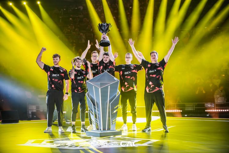 什么是“博弈中的社会证据（Social Proof）”？为什么跟着大家投往往会输。（当从众效应遇上博弈：为何随大流投资常常吃亏）